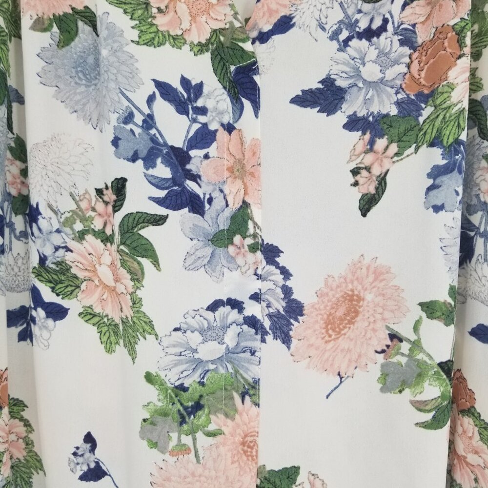 Rose & Olive Sleeveless Tank Blouse / Shell Floral V-neck, Lightweight & Cool, L - Picture 3 of 5
